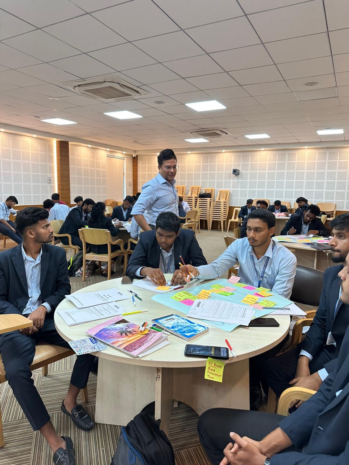Students building their online business together in a Futred workshop